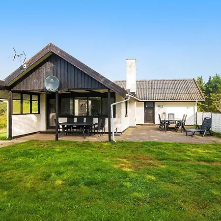 7 Person In Knebel-by Traum * Knebel