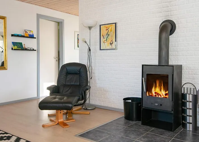 7 Person In Knebel-by Traum *