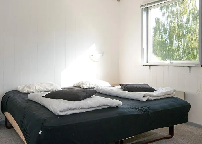 7 Person In Knebel-by Traum * Knebel