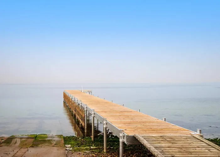 7 Person In Knebel-by Traum *