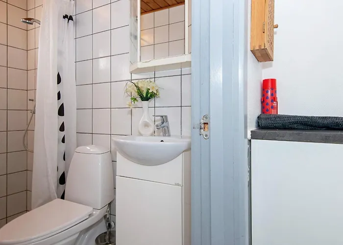 7 Person In Knebel-by Traum